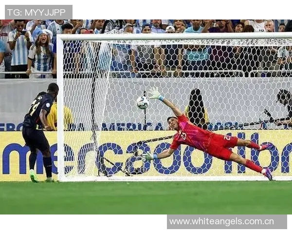 梅西射门击中横梁后麦卡利斯特破门助阿根廷领先1-0