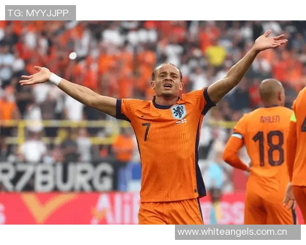 曼联曼城争抢18岁葡体新星西蒙斯解约金高达8000万 曼联曼城争抢18岁葡体新星西蒙斯解约金高达8000万