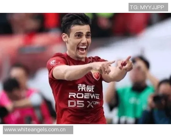 前外援奇塔迪尼今日重返海港俱乐部探望昔日教练和队友情谊依旧