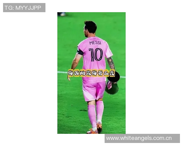 梅西巧妙观察对手防守时机精准助攻展现超凡球技