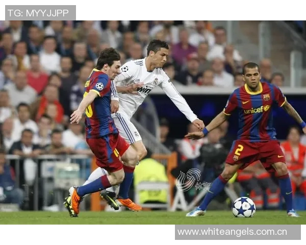 本泽马心目中的最佳足球阵容揭晓大罗C罗梅西领衔锋线小罗齐达内入选