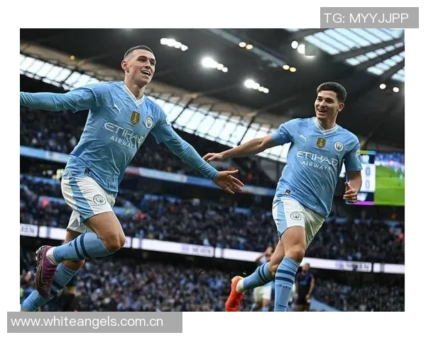 曼城新赛季全家福展现团结精神瓜帅领衔福登与B席并肩作战 曼城新赛季全家福展现团结精神瓜帅领衔福登与B席并肩作战