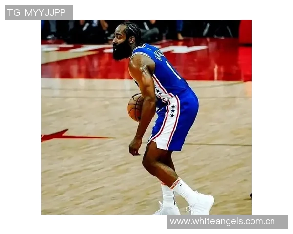 哈登半场表现低迷仅得1分却送出10次助攻展现团队精神